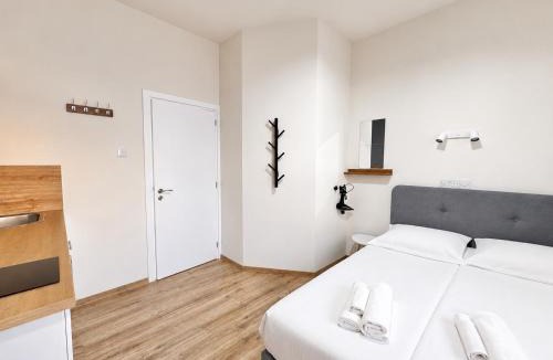 Historical Center Apartment | Smart Comfort StudioN4 Private Kitchenette Bathroom to Beach 260m Marina Port old City 900m