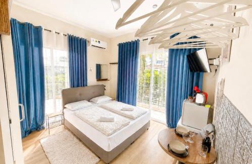 Historical Center Apartment | Smart Comfort Deluxe N1 private Balcony Bathroom Beach 250m Marina Port 800m