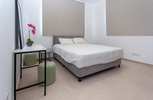 Kato Polemidia Apartment | BlueBell Limassol Suites