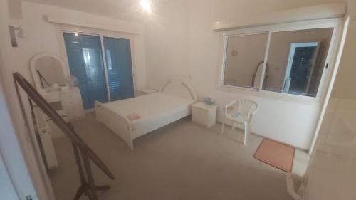 Oroklini Villa | Sea breeze 4 bedroom villa