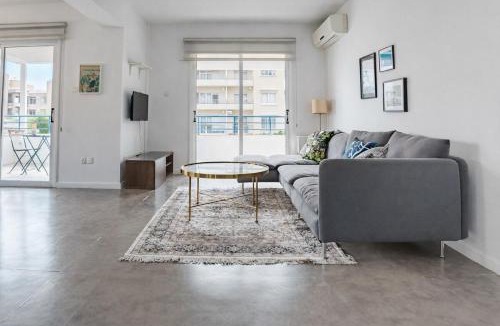 Acropolis Apartment | Cosy Bright 2BR Balcony Suite in Central Nicosia