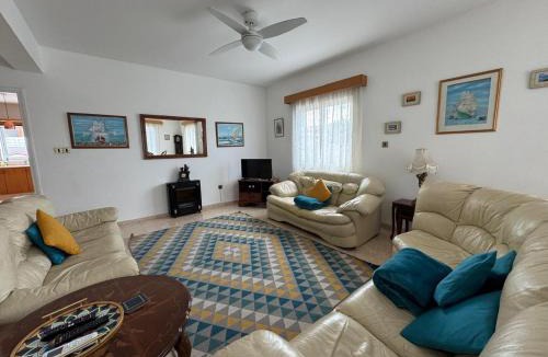 Universal Villa | White Rose Villa