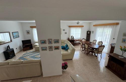 Universal Villa | White Rose Villa