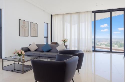 City Centre Apartment | SkyHigh Park View Living
