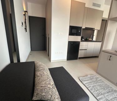 Ayios Dhometios Apartment | Nesseus Lux Suites - Near Unic & EUC