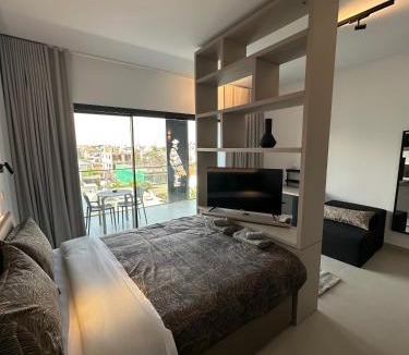 Ayios Dhometios Apartment | Nesseus Lux Suites - Near Unic & EUC