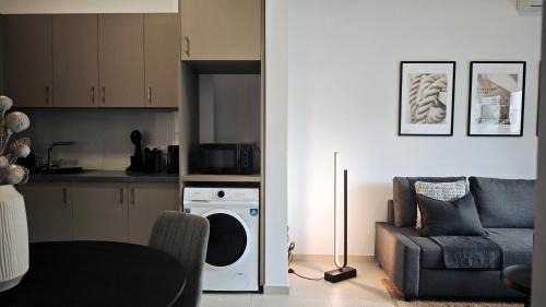 Larnaca Apartment | City and Sea 12