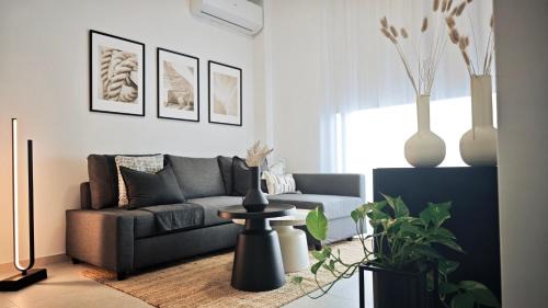 Larnaca Apartment | City and Sea 12