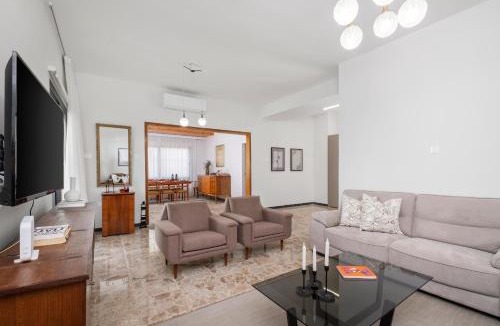 Old Town House | Casa Centrale by Nomads - 2BD Home with Workspace
