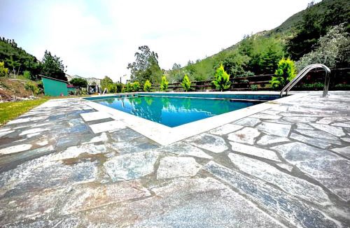 Arakapas Apartment | Romantic Mountain Cabin with Swimming Pool Access