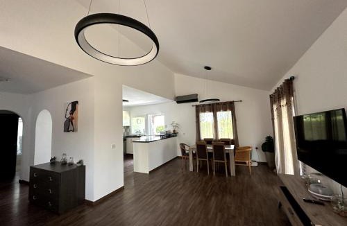 Pissouri Villa | Family Villa with Large Garden