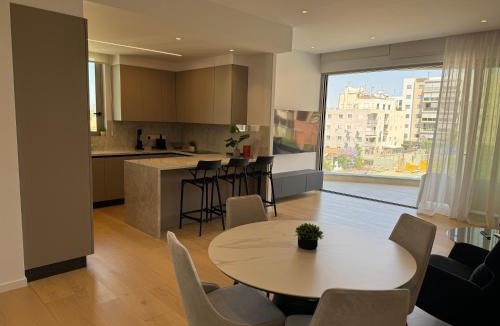 Acropolis Apartment | WealthyStays Parkside Residence