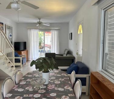 Meneou Villa | Leonidas Seaside