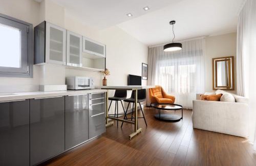 City Centre Apartment | Phaedrus Living Mini Art House Monet