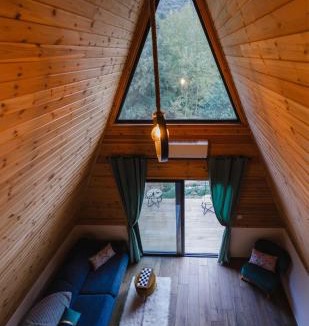 Arakapas Apartment | Romantic Mountain Cabin with Swimming Pool Access