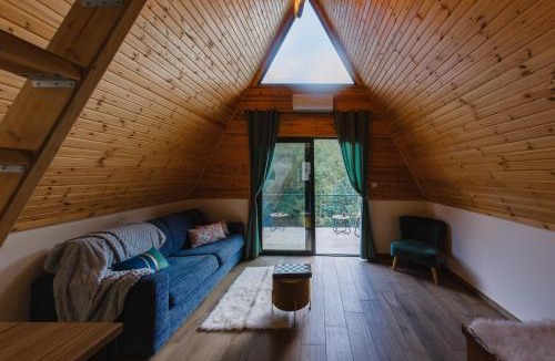 Arakapas Apartment | Romantic Mountain Cabin with Swimming Pool Access