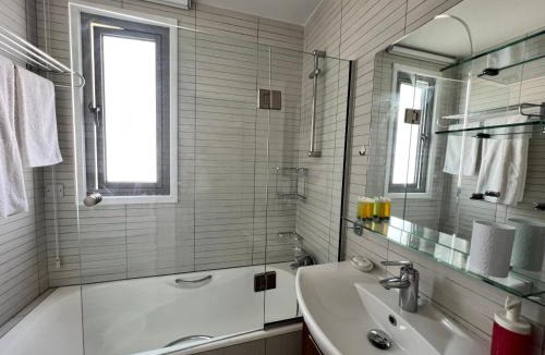 Ayios Dhometios Apartment | Queens Boutique Apartment 2BR