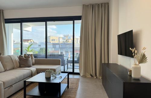 Aglantzia Apartment | Phaedrus Living: White Hills Suites City View