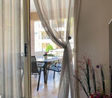 Old Town Apartment | Royal Seacrest apartment with garden G5
