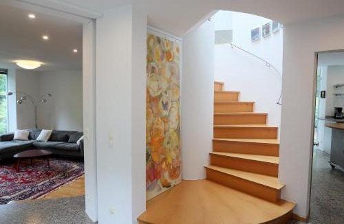Munchen District House | 25 Min to the Center - 220 m2 Artist's House Villa South of Munich