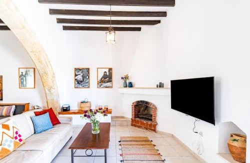 Peyia Town House | KAMARA Boutique Guest Houses by Ezoria Villas