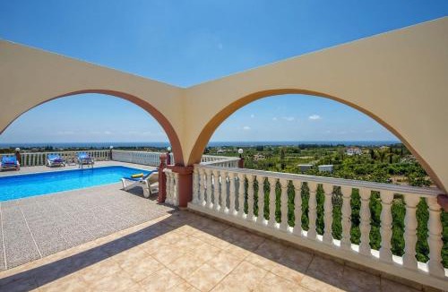 Peyia Town Villa | Villa Veronika by Villa Plus