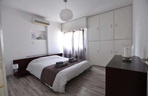Nicosia Apartment | Glabur Stays - The Cozy 2 BDR - Nicosia City, Free Parking & Wifi, Welcomes You!