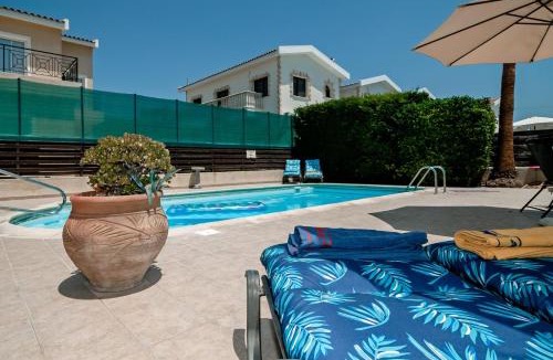 Peyia Town Villa | Villa Puccini: Luxury villa with private pool