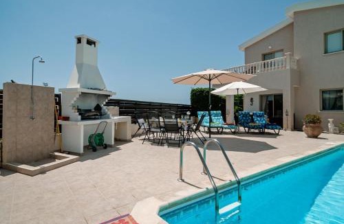 Peyia Town Villa | Villa Puccini: Luxury villa with private pool