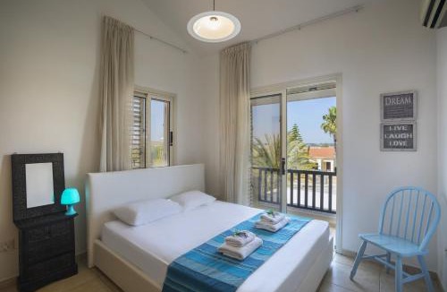 Meneou Villa | Meneou Beachfront Villa