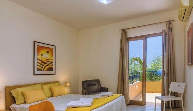 Exceptional Large Villa, Free Heated Pool 1 NOV - 15 Jan, Privacy,prime Location
