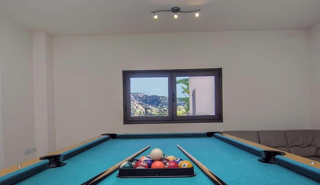 Amazing Luxury Villa, Enormous Heated Pool Jacuzzi, Gym, Games Room In Paphos,