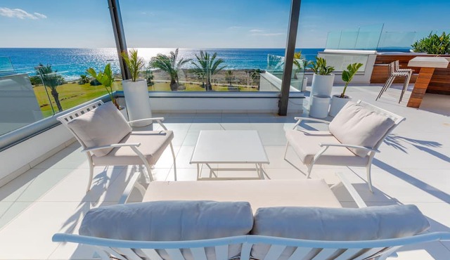 Vivo Mare Beachfront - Seaview Villas