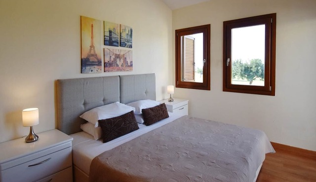 Lovely 2 bedroom Villa Kornos HG33 with private pool and golf course views, In the heart of Aphrodite Hills, near resort centre