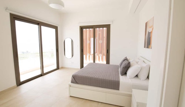 Phaedrus Living: Serenity Waves Villas No.5
