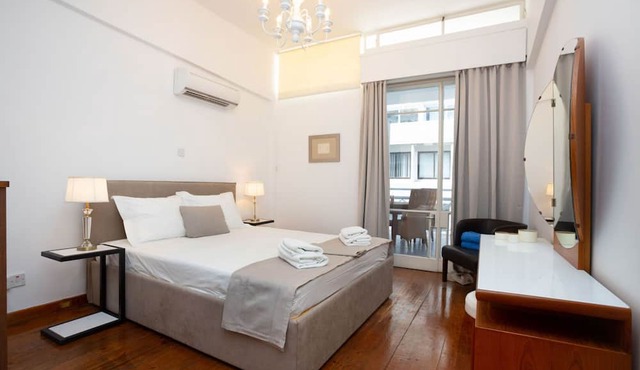 1-80 Collection Apt 301