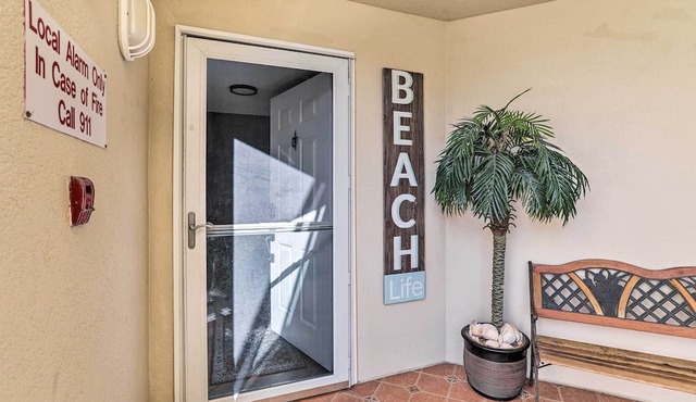 4 Mi to St Pete Beach! Family Condo w/Pool Access