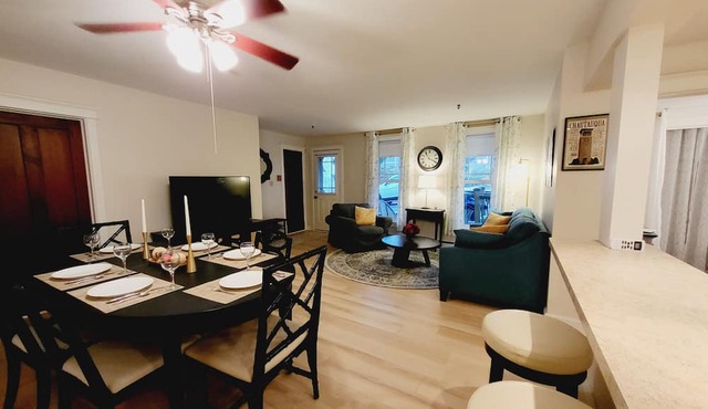 Aldine Bowman Suite STUNNING updated 2-bdrm w/lake views in the heart of CHQ!