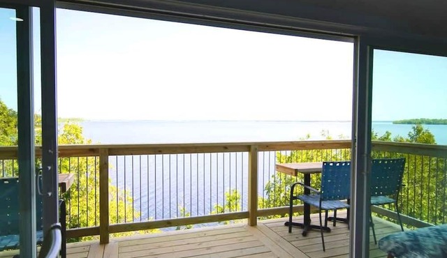 LoZa House Coastal Lakefront Luxe w Stellar Views
