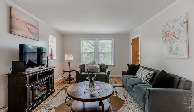 Enjoy Evanston! Slow Down After a Busy Day Sight Seeing - Walking Distance from Public Transportation by AllSet Turnover