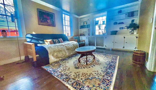 Historic 4 Bedroom Luxury Cabin with Private Waterfall & Lake Access in Hebron