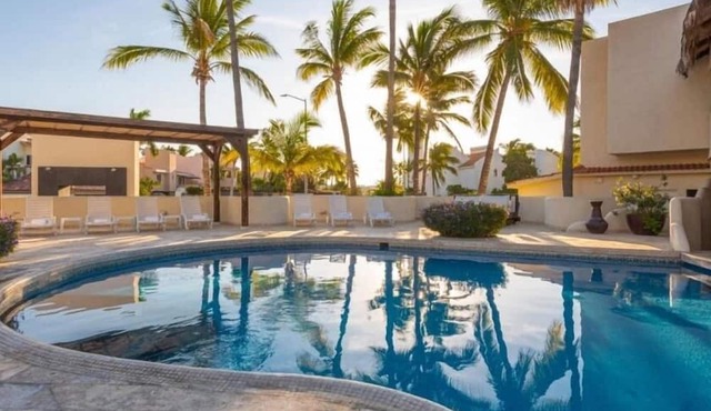 Vibrant 1BR Condo Walking Distance to Punta Sur Golf Course