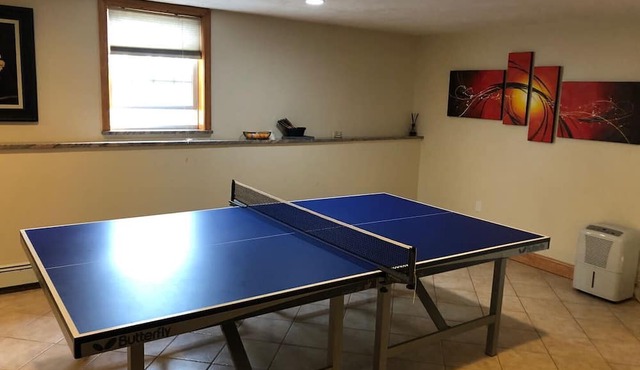 Hidden Gem Near Boston w/2 bedrooms and huge family and activity room space