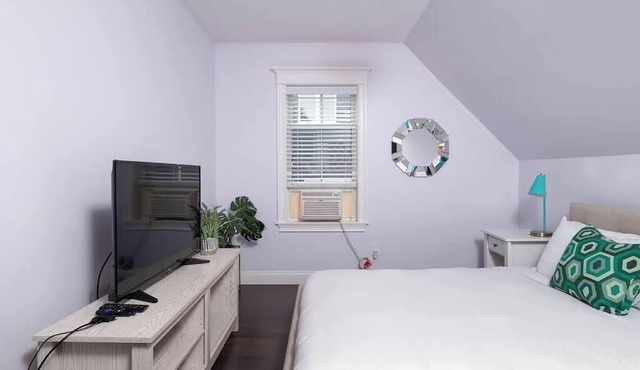Stylish Boston-Area Duplex - Free Parking, Yard, Comfortable Stay