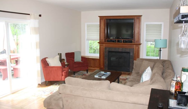 Nice family house just minutes from race track!