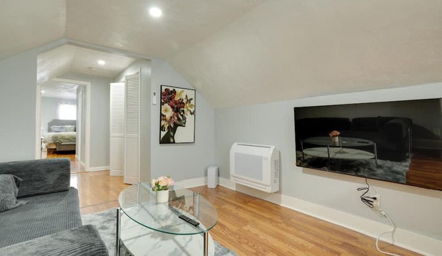 3 Mi to Blue Hills Skiing & Hiking! Couple’s Apt