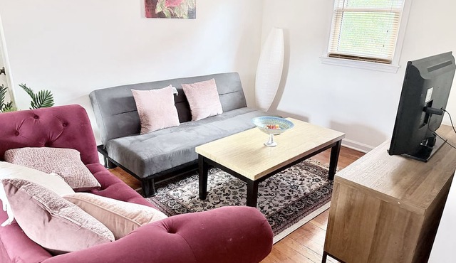 Charming Cozy 1-bedroom apartment in terrific suburban Irondequcit area