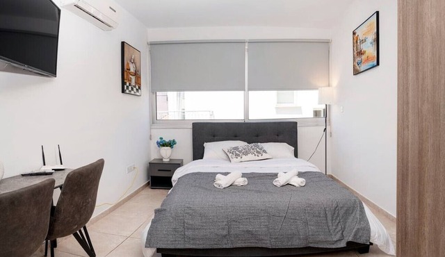 Modern studio in historic center, near beach, view