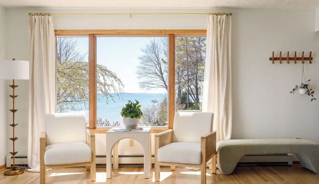 Private Waterfront on West Bay with Hot Tub! in Suttons Bay