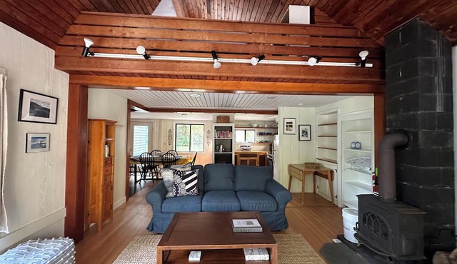Secluded Cottage, West Tisbury, Lambert's Cove Beach Access